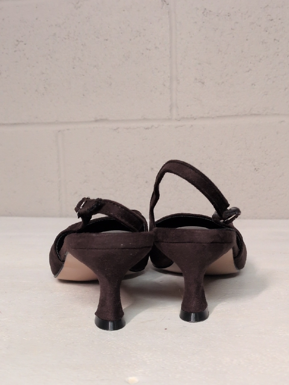 Women's Pointed Toe Slingback Faux Suede Chocolate Brown Kitten Heel Sz 8.5 NWOT - Picture 2 of 7